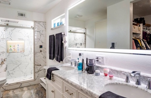 Paradise House | NEW LISTING! Fancy, Entertaining and Modern Smart Home. by RedAwning