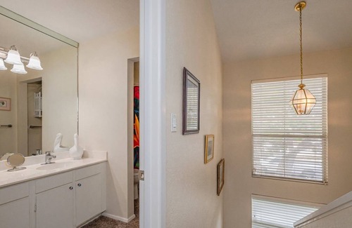 Sailhouse Condo | NEW LISTING - Fisherman`s Paradise