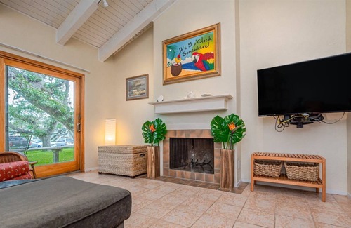 Sailhouse Condo | NEW LISTING - Fisherman`s Paradise