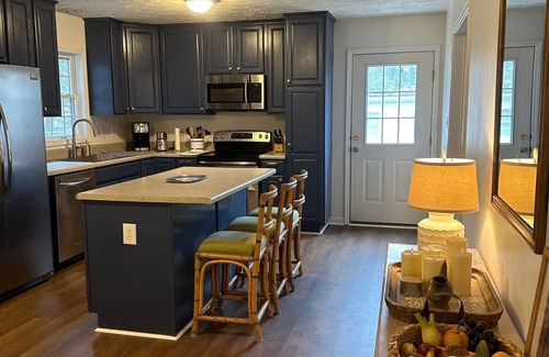 Lexington House | New listing for newly renovated 3 BR Home 1 mile from Historic Lexington