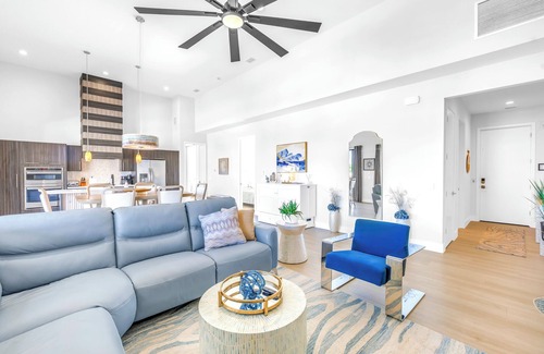 Siesta Key Condo | NEW LISTING! Gertrude's | Penthouse + Pool, 500ft to Private Beach