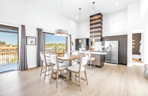 Siesta Key Condo | NEW LISTING! Gertrude's | Penthouse + Pool, 500ft to Private Beach