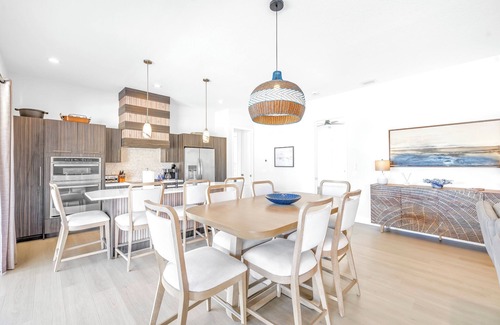 Siesta Key Condo | NEW LISTING! Gertrude's | Resort-like home & pool, 500ft to Beach