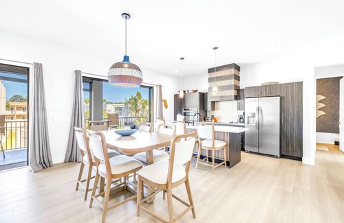 Siesta Key Condo | NEW LISTING! Gertrude's | Resort-like home & pool, 500ft to Beach