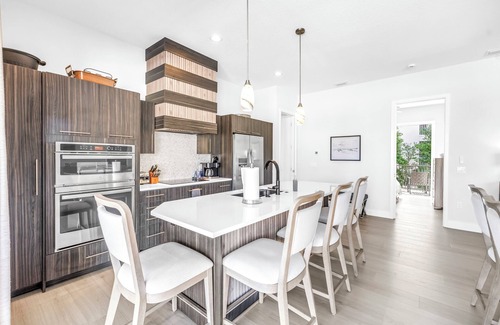 Siesta Key Condo | NEW LISTING! Gertrude's | Resort-like home & pool, 500ft to Beach