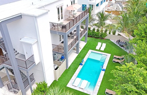 Siesta Key Condo | NEW LISTING! Gertrude's | Resort-like home & pool, 500ft to Beach