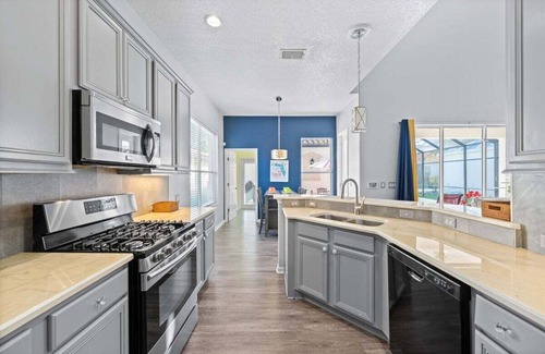 Reunion House | NEW LISTING - Golf course view , DVR, pool hot tub, movie theatre, resort pools.