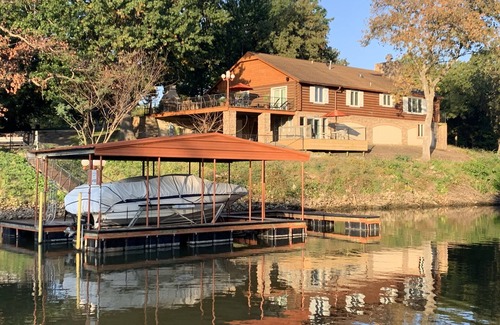 Vinita House | NEW LISTING -Grand Lake waterfront w/boat dock. Sleeps 13-15 Outdoor Fireplace