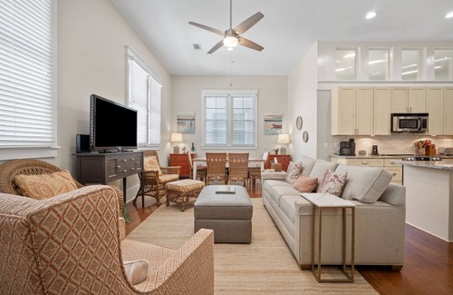 Habersham Villa | New Listing! Habersham Flat - Sleeps 4 Walking Distance to Pool and Market St