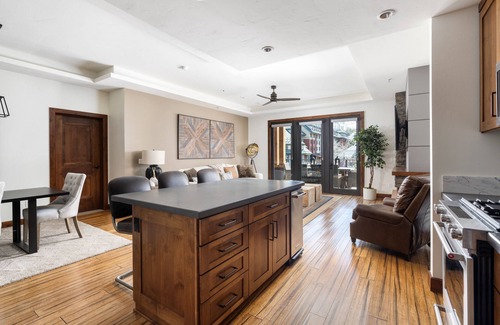Lakeside Park Condo | NEW LISTING! Luxury 4BDR Residence steps from Heavenly Village