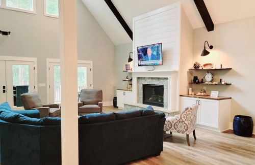 Martin House | NEW LISTING ! Lake Hartwell/Waterfront Hot tub Fire Pit Pool Table