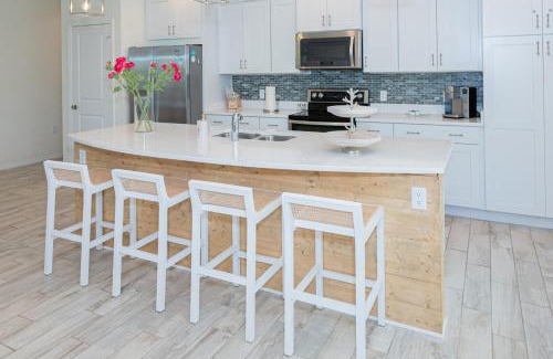 Ono Island Villa | New Listing, Luxury 4bd Steps to Beach Club