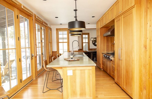 Creede House | New Listing! Luxury Victorian-Style Home-Gourmet Kitchen-Amazing Views-AC