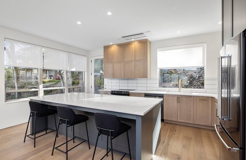 Hood River House | NEW LISTING. Magnificent brand new 5bed/3.5bth, overlooking dt Hood River