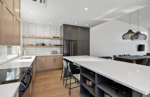 Hood River House | NEW LISTING. Magnificent brand new 5bed/3.5bth, overlooking dt Hood River
