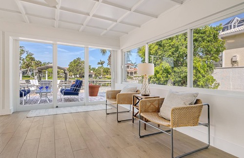 Saint Armands Key House | New Listing! Manatee Cove | Waterfront Home on Lido Key, 30 Second Walk to St. Armands Circle!