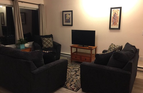 Mendenhaven House | New Listing - Mendenhall Valley Sweet Spot II - Red Door