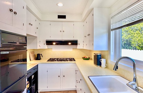 West Mesa Cottage | New Listing! MesaRoc Surf Lodge A funky chateau steps to the beach or the action