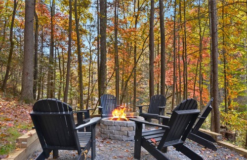 Cherry Log Cabin | New listing~modern~remodeled~hot tub~creek