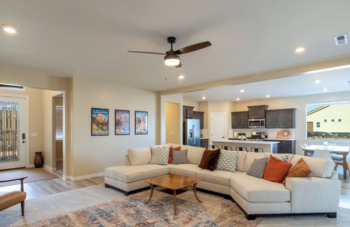 St. George House | New listing* moments away from St. George's world renowned biking trails * *