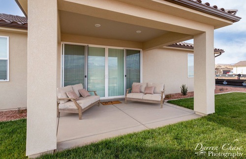 St. George House | New listing* moments away from St. George's world renowned biking trails * *