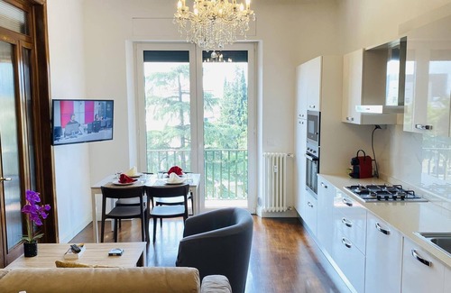 Santa Maria Novella Apartment | NEW Listing, Montebello Opera Luxury Apt 2 bdm/2 bath with balcony