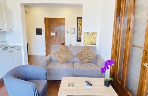 Santa Maria Novella Apartment | NEW Listing, Montebello Opera Luxury Apt 2 bdm/2 bath with balcony