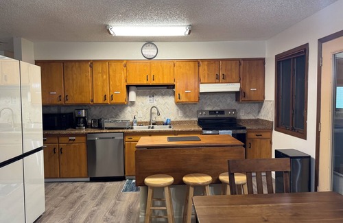 Mendenhall Valley House | New Listing Muir Totem Comfy Home in Juneau Valley