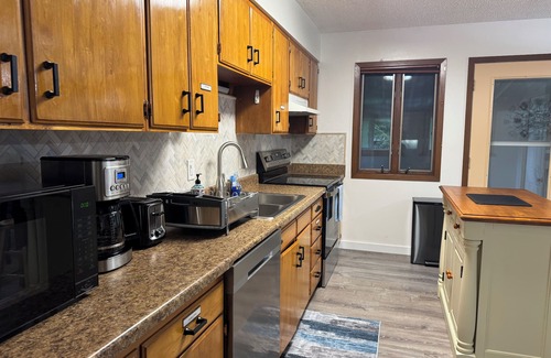 Mendenhall Valley House | New Listing Muir Totem Comfy Home in Juneau Valley