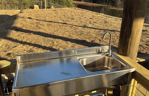 Negreet House | New Listing! Negreet Retreat#2 Waterfront Midlake Toledo Bend Sleeps 12. Hot Tub