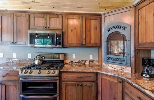 Creede House | New Listing! Newly Remodeled, Stunning Views, Deck, Walk to Downtown Creede