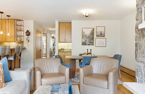 Vail Condo | New Listing! No Car Needed - On Free Town of Vail Bus Route, Walk to Village & Lionshead - Mtn Views