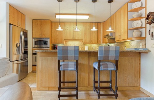 Vail Condo | New Listing! No Car Needed - On Free Town of Vail Bus Route, Walk to Village & Lionshead - Mtn Views