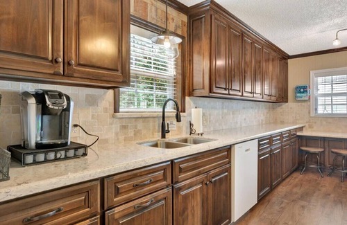 Hemphill House | New Listing- On Toledo Time, Hemphill. TX