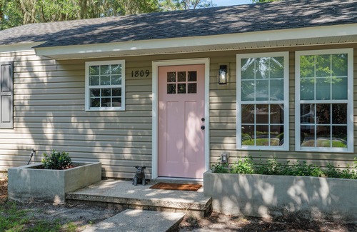 Port Royal House | New Listing! Pinky's Palace - Cozy Bungalow minutes from Parris Island