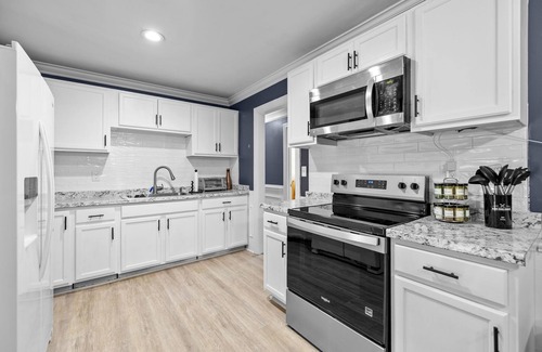 Paw Creek House | New listing! Queen City Landing - 2 min Airport, 10 min Uptown, minutes from I85