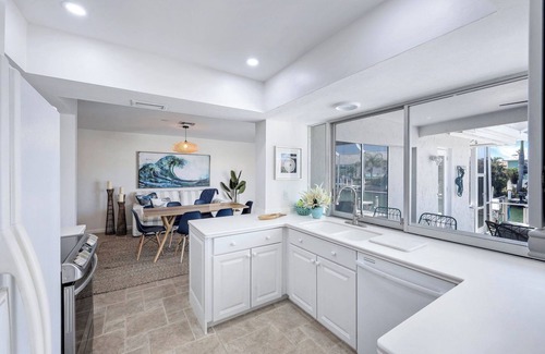 Marco Island House | New Listing! Recently updated waterfront 3-bedroom home with heated pool