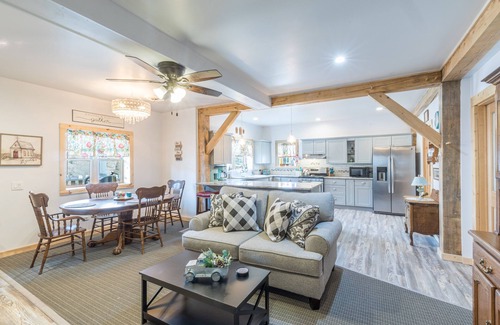 Creede House | New Listing! Recently Remodled - Mountain Cottage - Walk to Downtown Creede