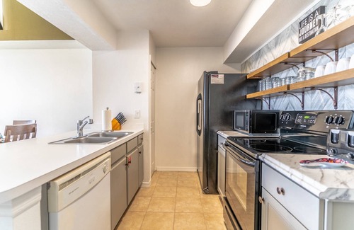 Campbell Apartment | New Listing! Royal Palm Bay Resort, 5mi to Disney & 10mi to Universal - IT9921
