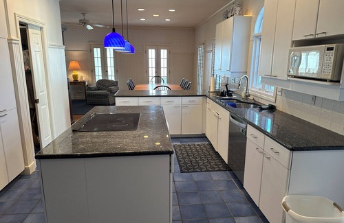 Gypsum House | NEW LISTING - SEIZE THE DAY 8 Br/3.5 Ba lakefront home sleeps up to 18