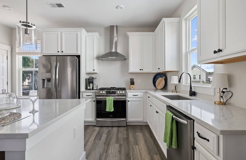 North Charleston House | New Listing Special, CHS, Park Circle, 15 min downtown Charleston, Spacious 4BR