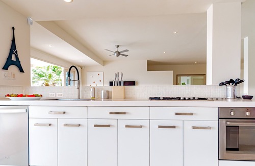 Santa Cruz House | *NEW Listing* STUNNING Scenic Views & Horizon Pool