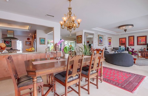 Lower Hermosa House | New Listing, stunning ocean views and infinity pool with amazing outdoor space