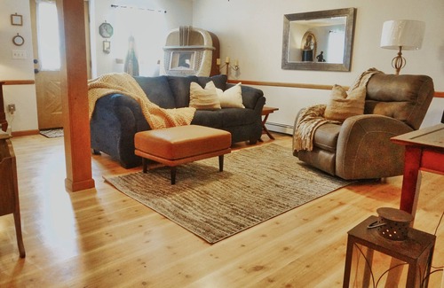 Edison Apartment | New Listing Stylish Entire 1st Floor North Edison Apartment No Stairs