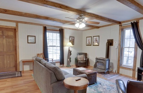 Bat Cave Cottage | New Listing-Swimmable Riverfront Cottage-Hot tub-Mins to Chimney Rock