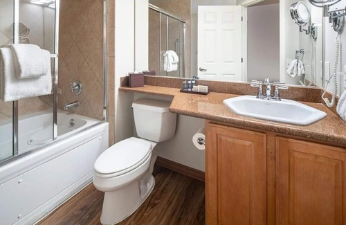 Las Vegas Resort | NEW LISTING! Tahiti Resort 2 Pools HOT TUB Wi-Fi FREE STRIP SHUTTLE Fitness Ctr
