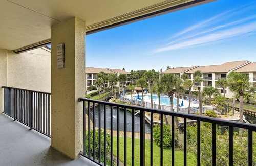 St. Augustine Beach Condo | New Listing! Tastefully Updated Condo Just a Short Stroll To The Beach!