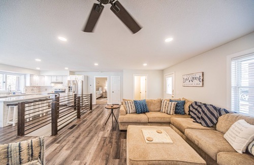 Benton House | NEW LISTING! The Lake Escape- Private, covered boat dock- near local Marina!