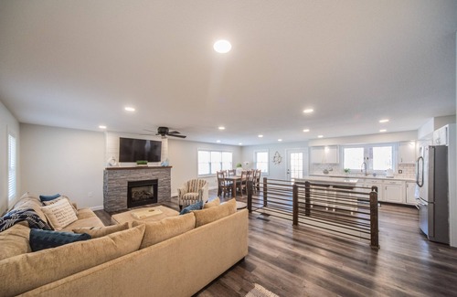 Benton House | NEW LISTING! The Lake Escape- Private, covered boat dock- near local Marina!