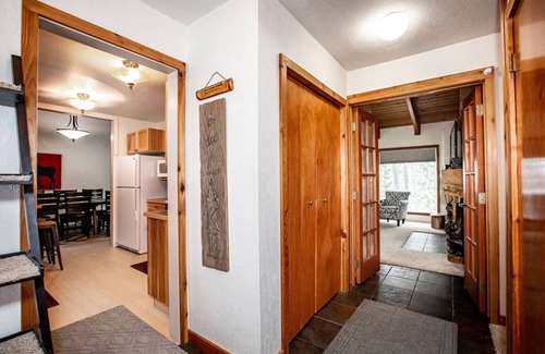 Whitefish House | NEW LISTING - The Mtn House with a private HOT TUB in Ptarmigan - Sleeps 10